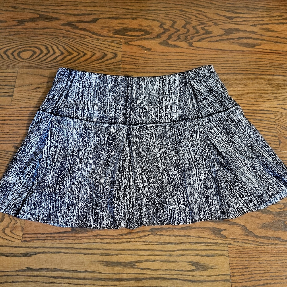 Lululemon Athletica Black and White Pleated Skater Mini Skirt
